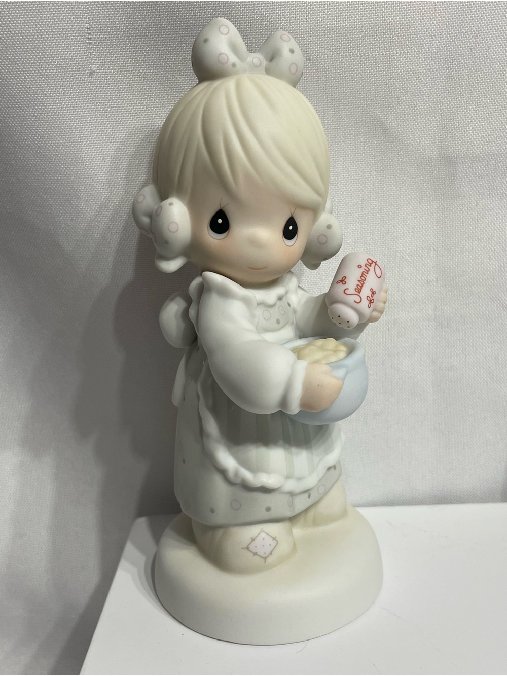 Vintage Precious Moments "'Tis The Season" figurine Excellent Condition